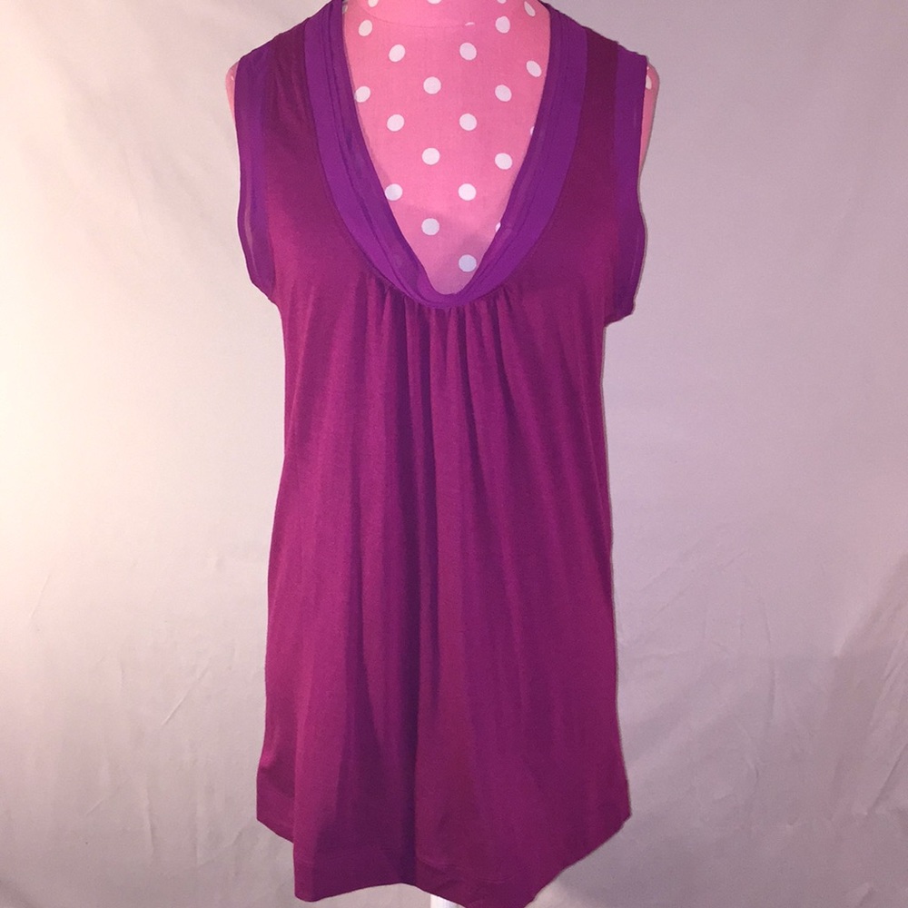 NWOT GAP Sz M fuschia sleeveless scoop neck top